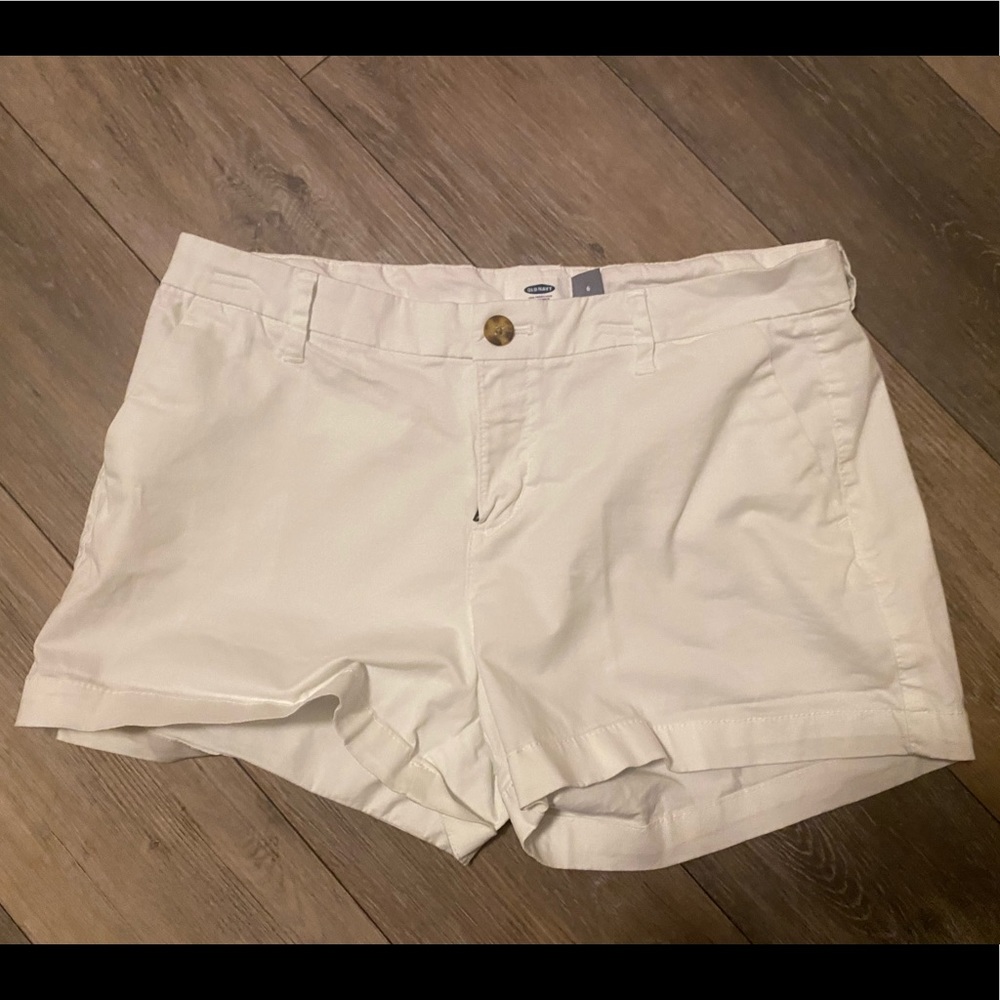 White 3 Inch Seam Size 6 Old Navy Shorts